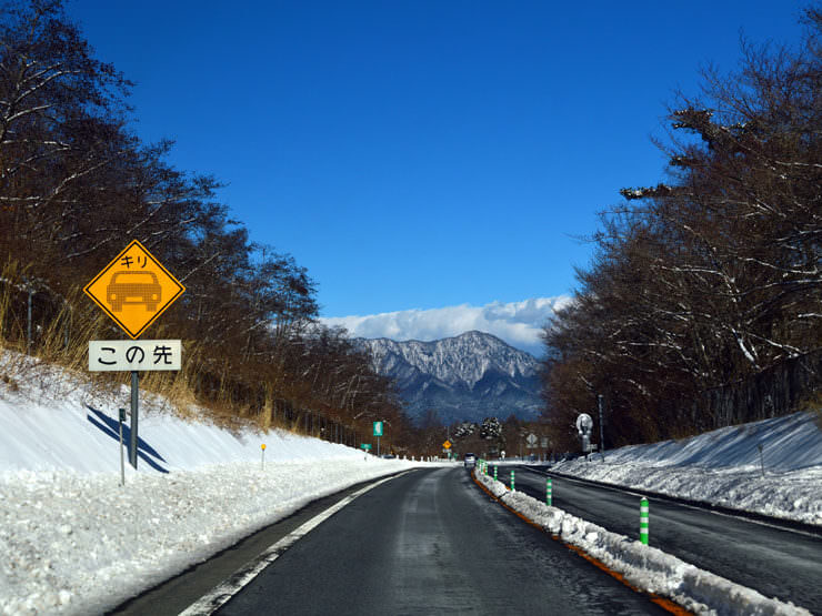 ちょっとした「心構え」と正しい「運転姿勢」で冬道への怖さが消える！