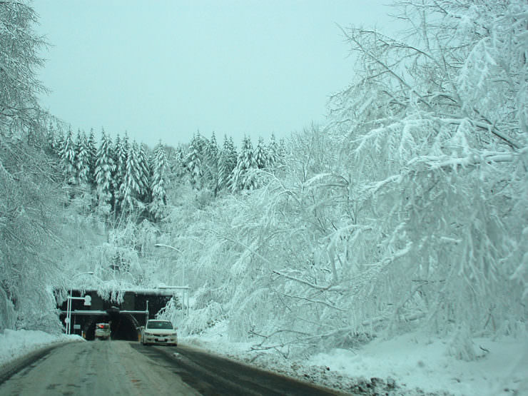 雪道も安心な北海道ドライブ コツと対策を覚えて冬も安全に楽しもう くるたび